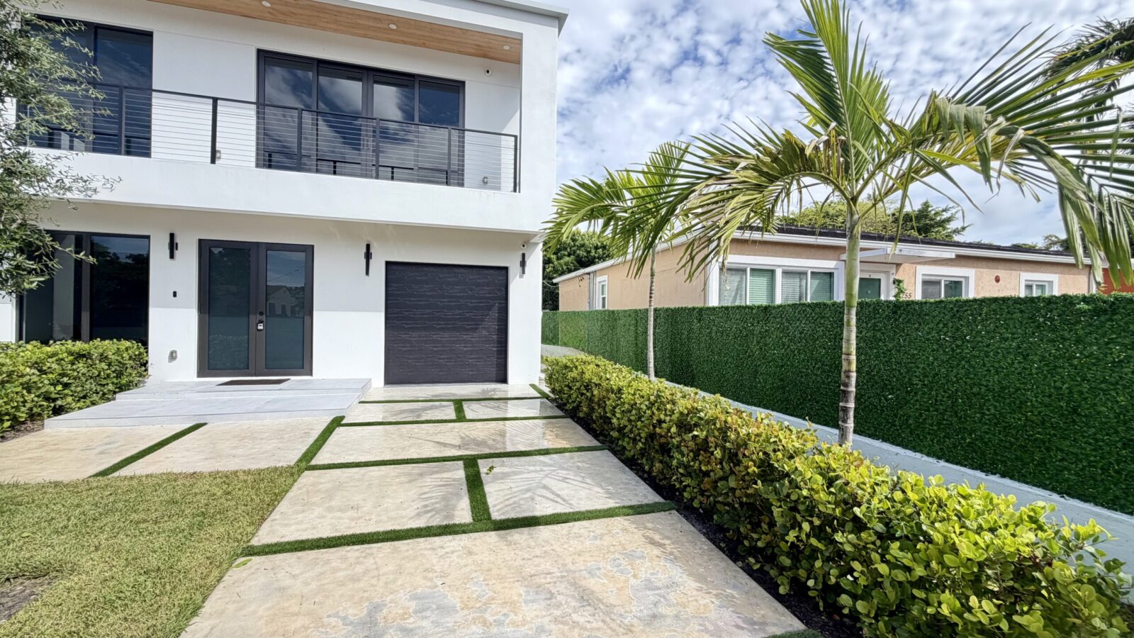 Investor-Real-Estate-Dolce-green